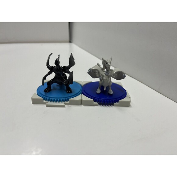 Nintendo Pokemon Reshiram Zekrom Tomy Figure Lot With Spin Stand - Picture 1 of 8